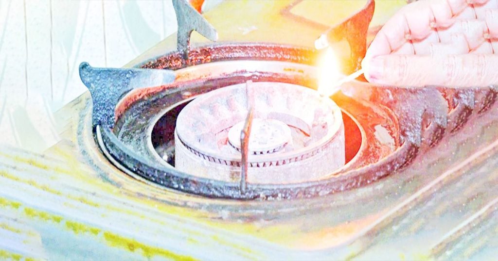 দুই দিন ধরে গ্যাস সংকটে কুমিল্লা নগরী, রান্না নিয়ে চরম ভোগান্তি